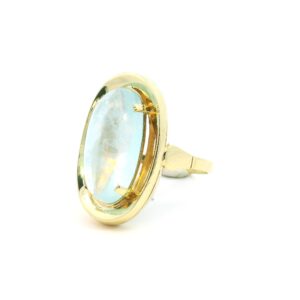 Damenring in Gelbgold mit einem Aquamarincabochon