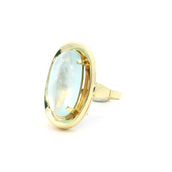 Damenring in Gelbgold mit einem Aquamarincabochon