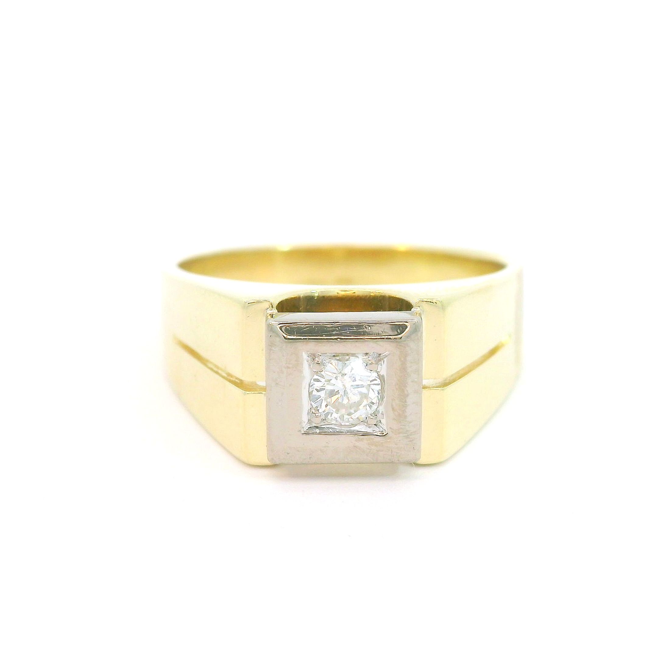 Gelbgoldener Herrenring mit einem Brillanten