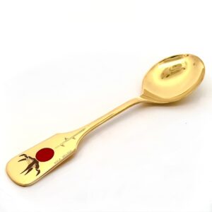 Grosser goldener jahreslöffel von Robbe & Berking mit dem motiv einer stilisierte hagebutte