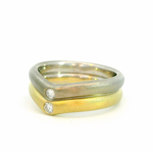 Moderner Ring 585 Gelb- & Weißgold mit 2 Brillanten – Bild 3