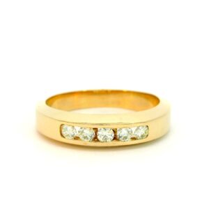 moderner damenring in 585 gold mit 5 nebeneinander angeordneten brillanten