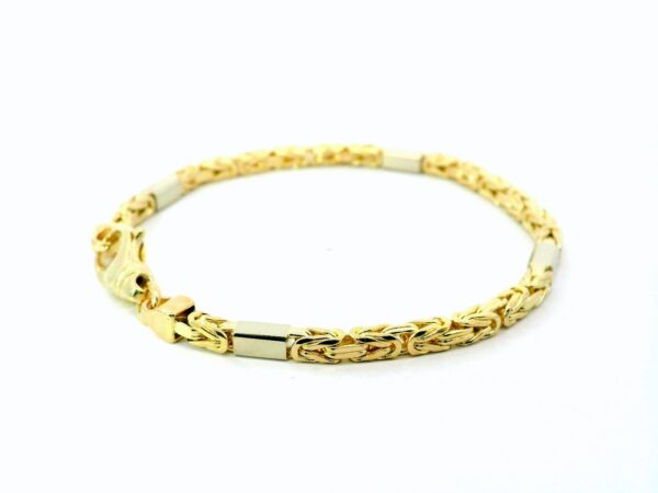 gelbgoldenes Armband mit königskettenmuster und vierkantigen Zwischenelementen