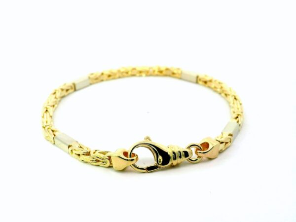 gelbgoldenes Armband mit königskettenmuster und vierkantigen Zwischenelementen