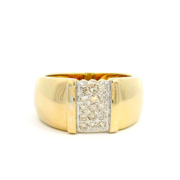 breiter, gelbgoldener Damenring mit mittigem brillantbesatz