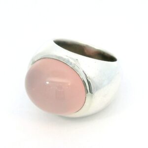 silberner damenring mit grossem ovalen rosenquarzcabochon in hellem rosa