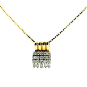 kette mit Quadratischem anhänger mit gerillter breiter Öse in gelb und weissgold mit 20 brillanten